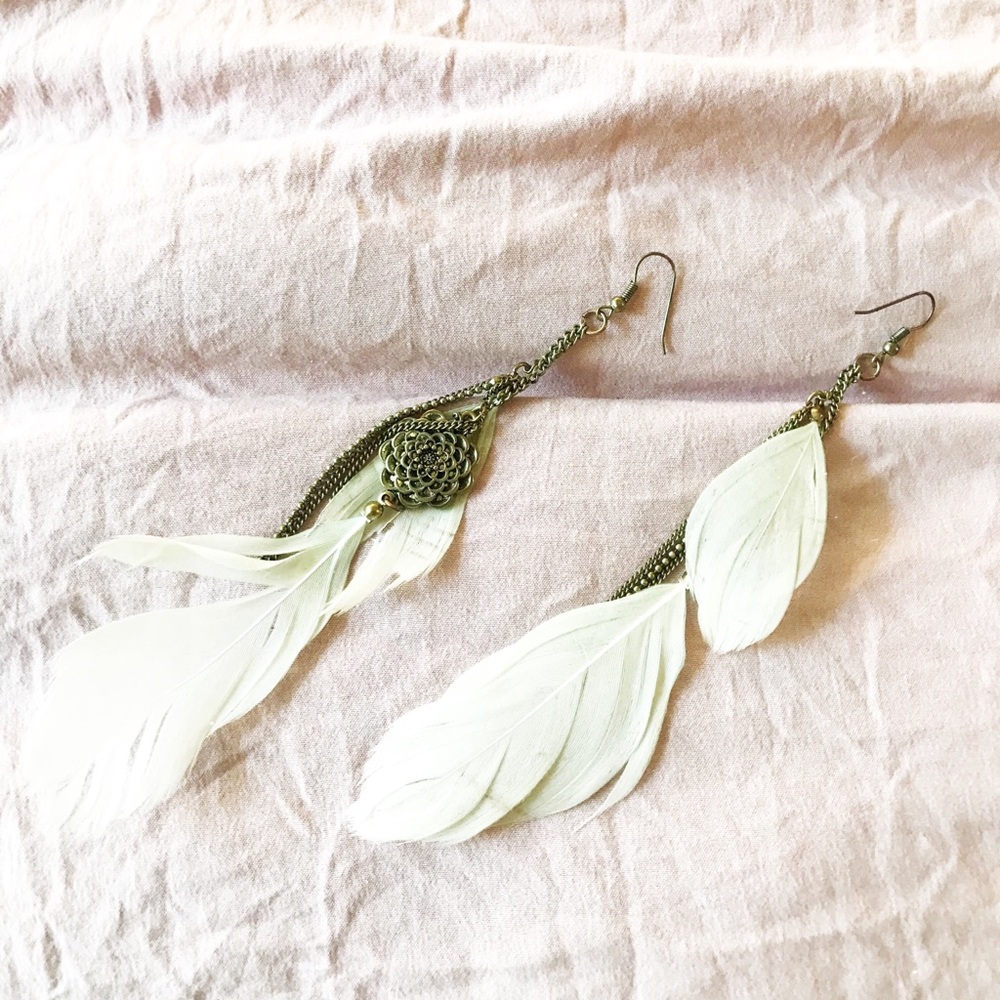 Feather dangle earrings